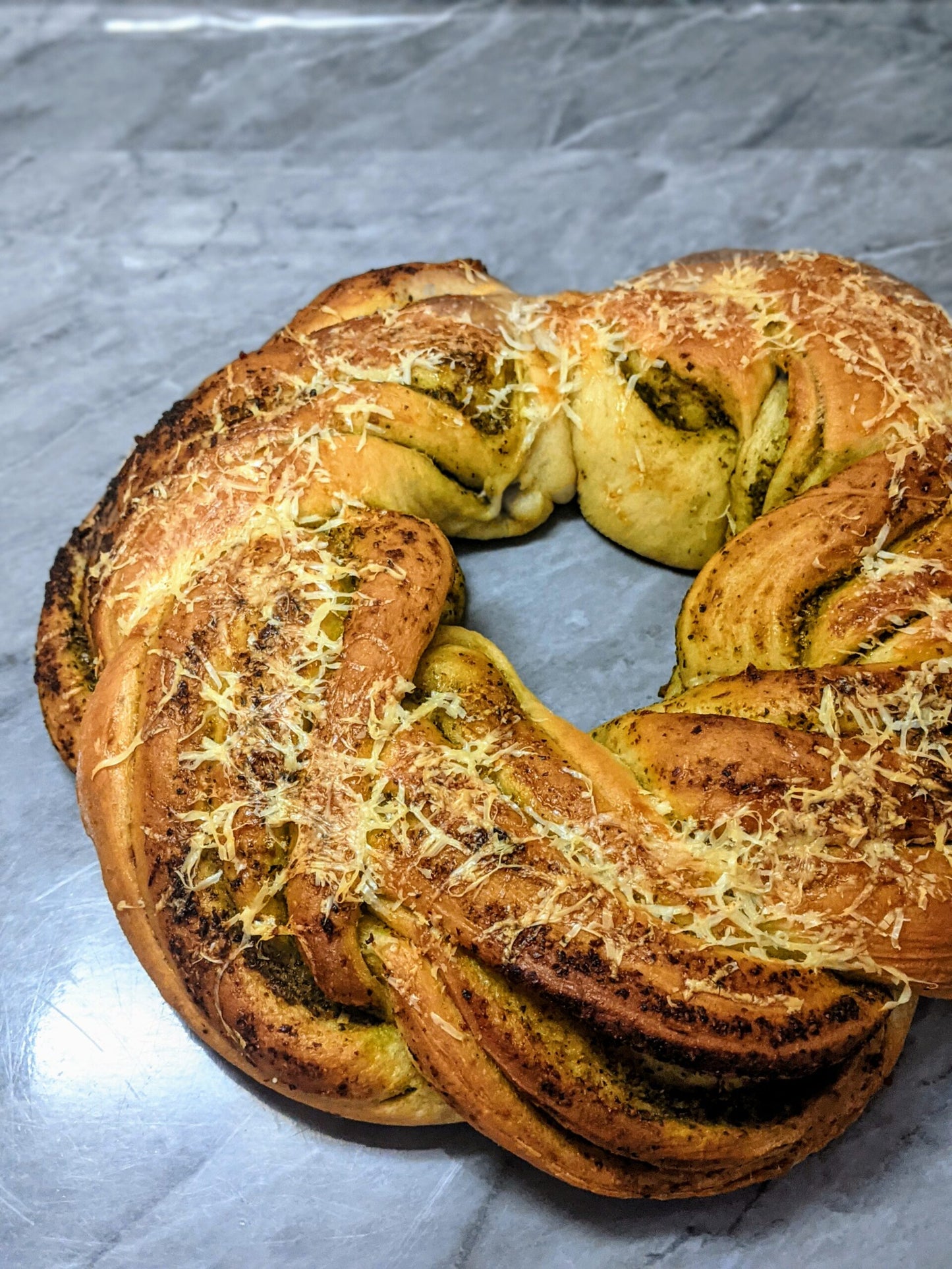Pesto Wreath Bread image 0